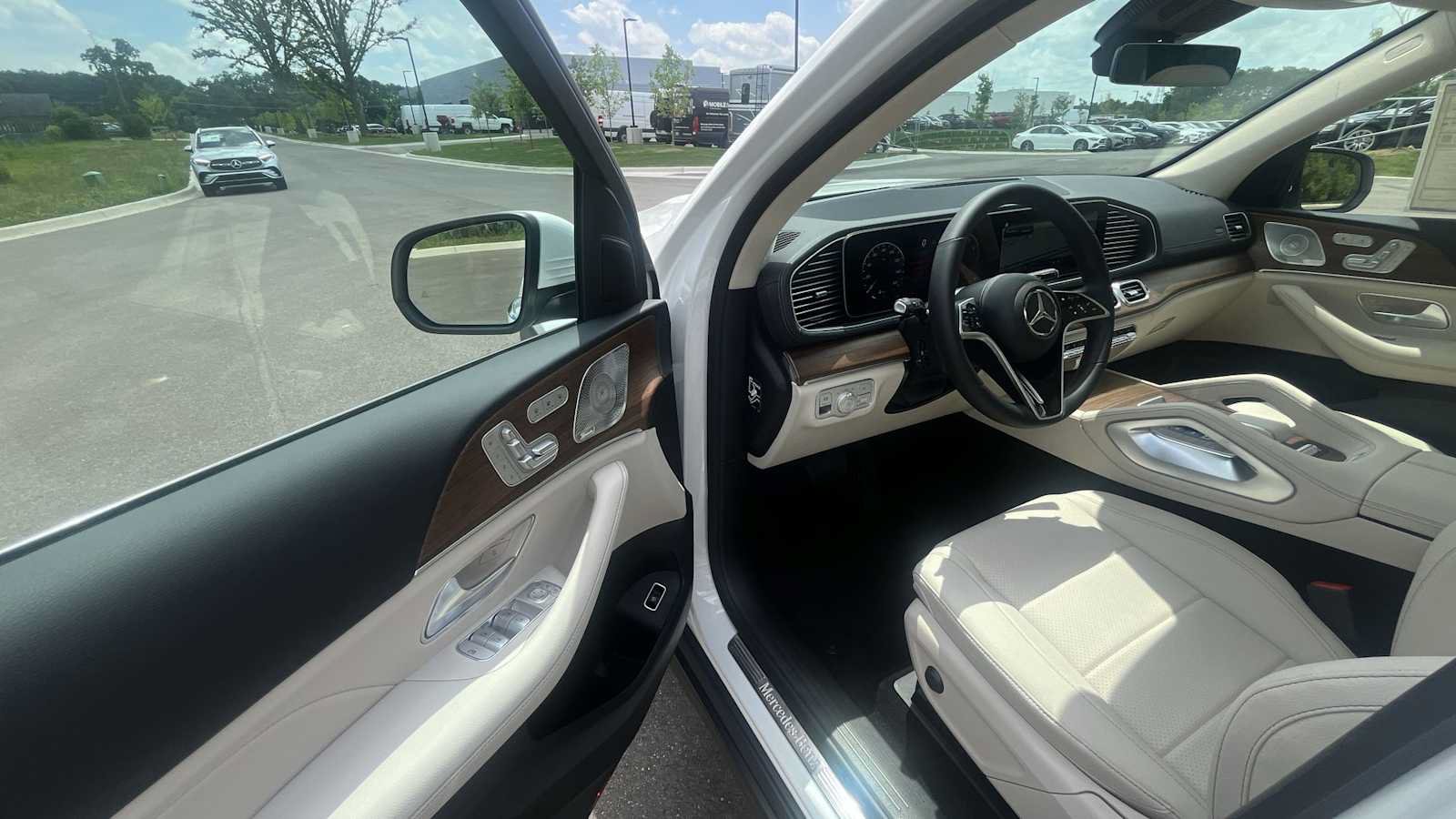 New 2026 Mercedes-Benz GLS 450 4MATIC image 16
