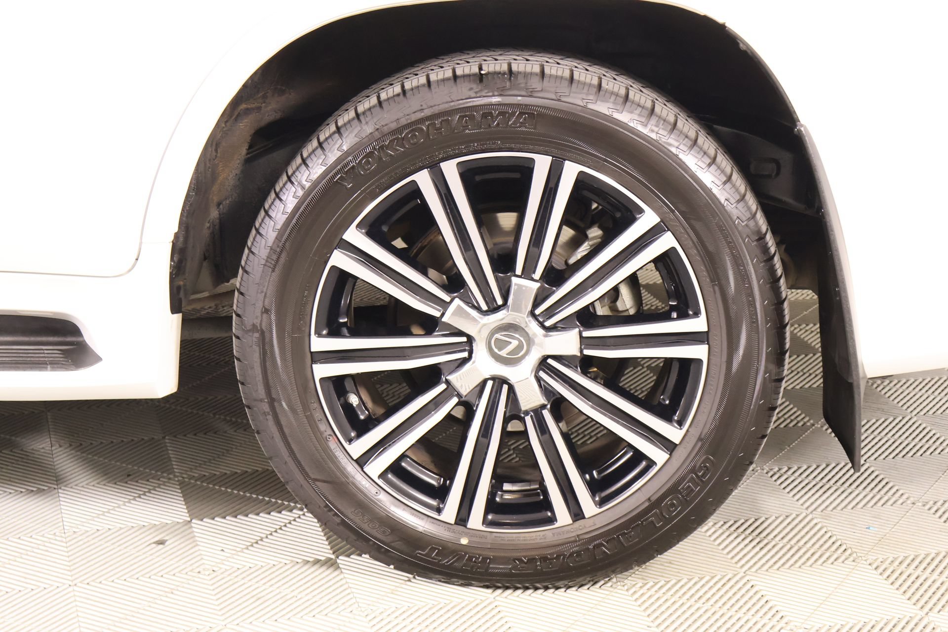 Used 2021 Lexus LX 570 4WD w/ Luxury Package image 23