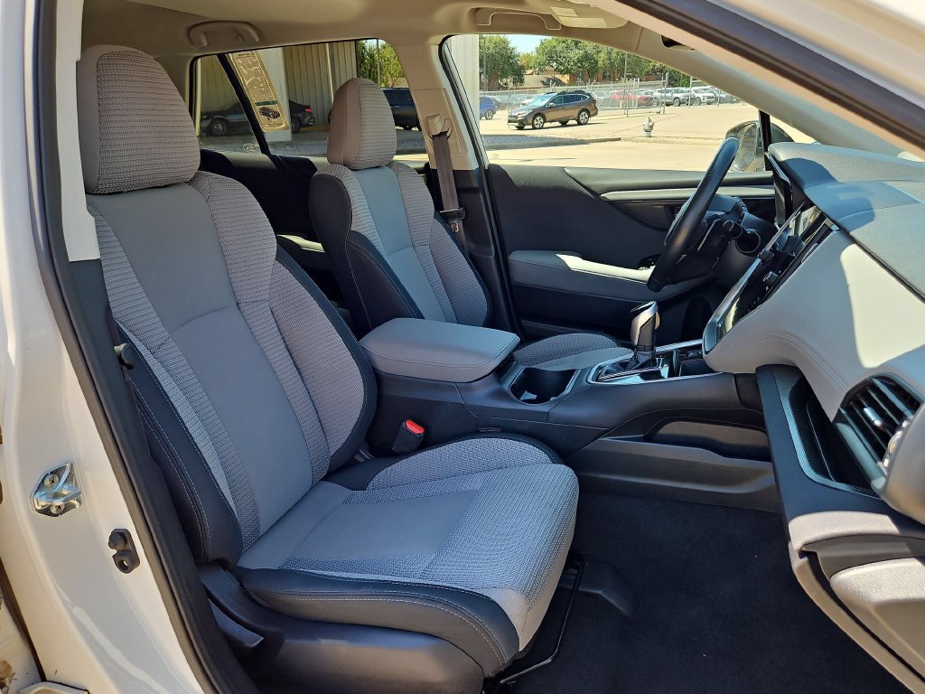 Used 2025 Subaru Outback Premium AWD/4WD image 31