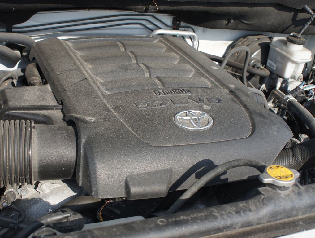 Used 2017 Toyota Sequoia SR5 w/ Sport Appearance Package AWD/4WD image 28