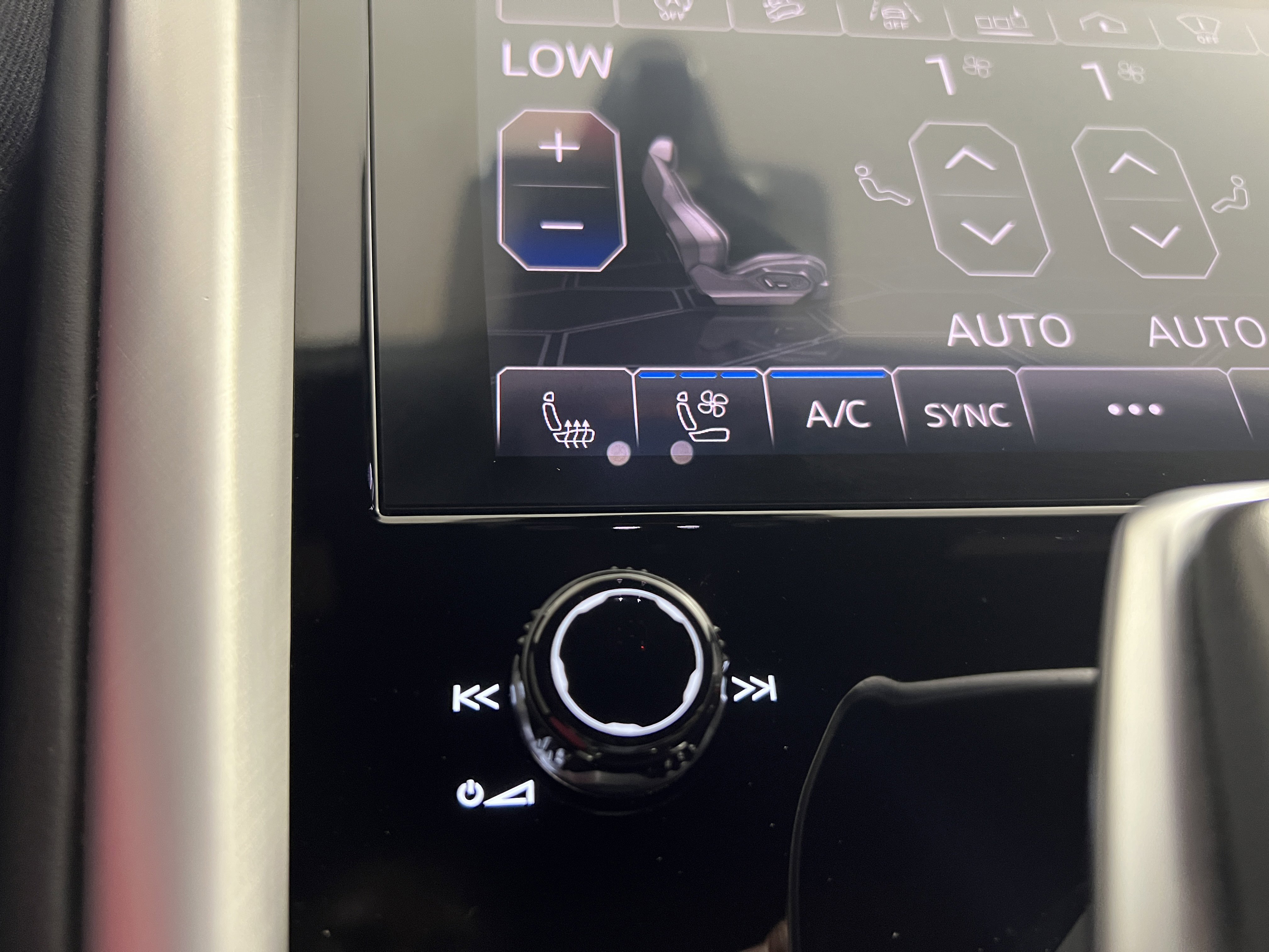Used 2019 Lamborghini Urus AWD/4WD image 21