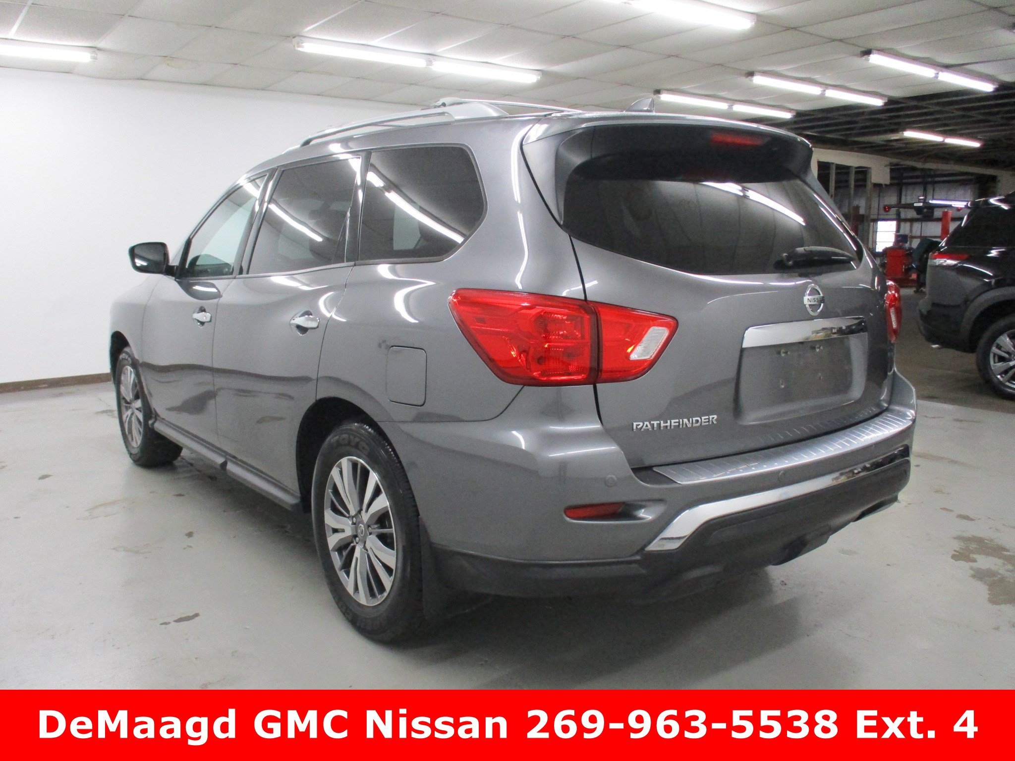 Used 2019 Nissan Pathfinder S image 4