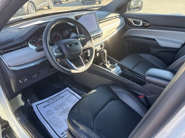 Used 2024 Jeep Compass Limited image 13