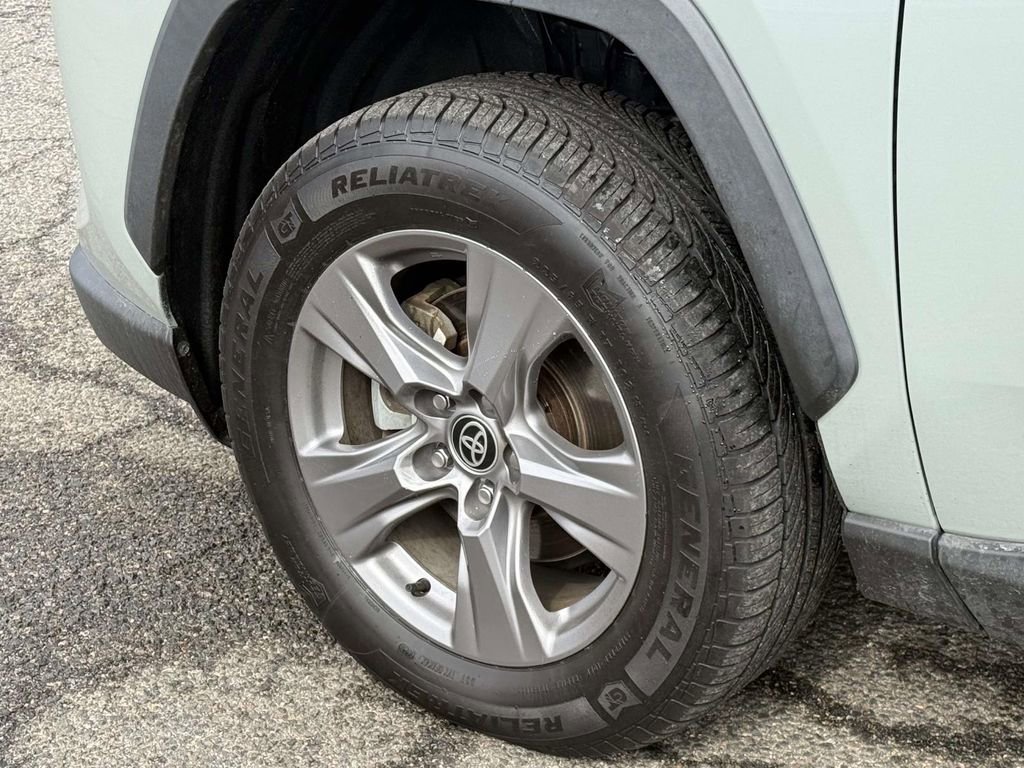 Used 2022 Toyota RAV4 XLE image 28
