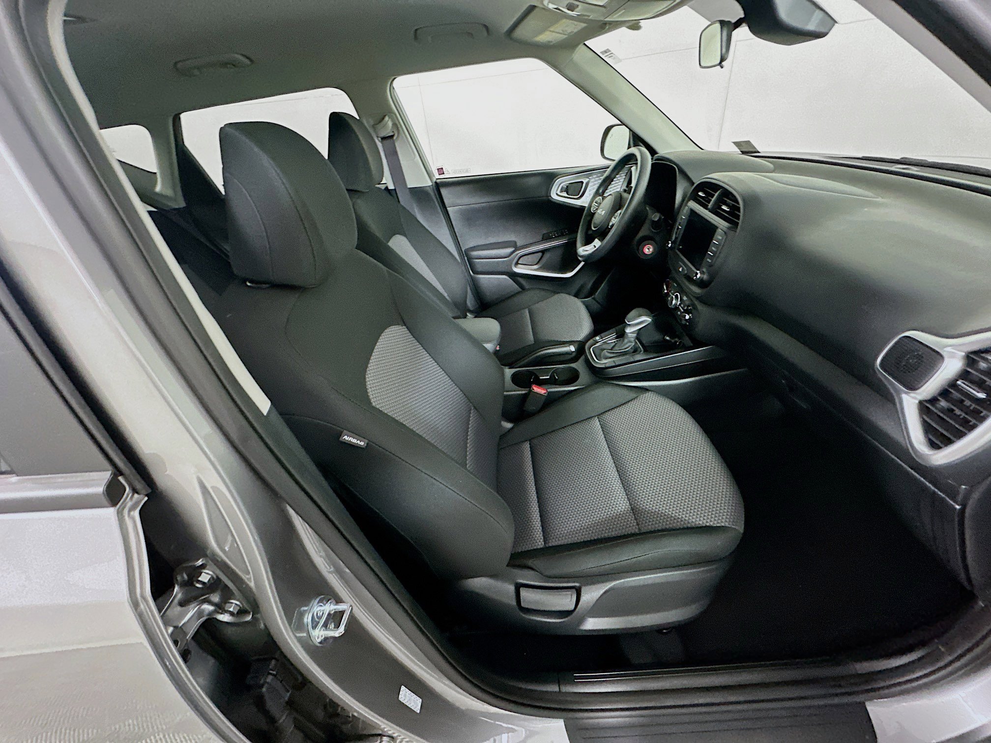 Used 2025 Kia Soul LX w/ LX Technology Package FWD image 28