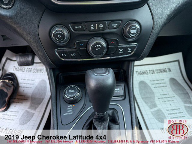Used 2019 Jeep Cherokee Latitude Plus AWD/4WD image 19