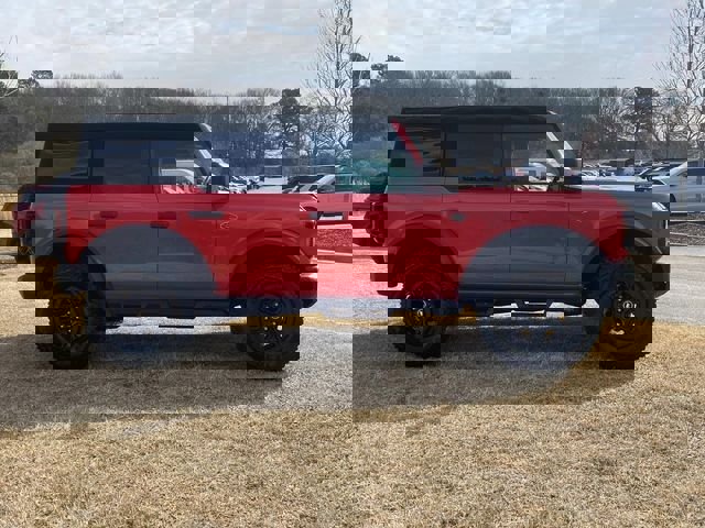 Used 2023 Ford Bronco Wildtrak image 2