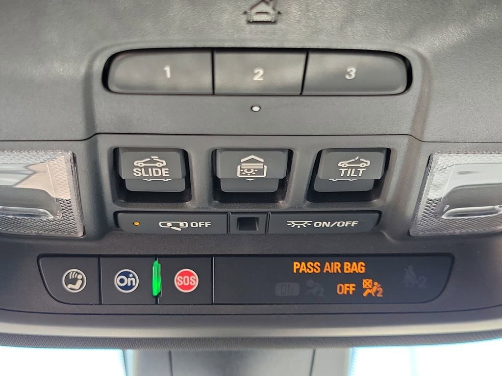 Used 2023 Chevrolet Traverse RS AWD/4WD image 36