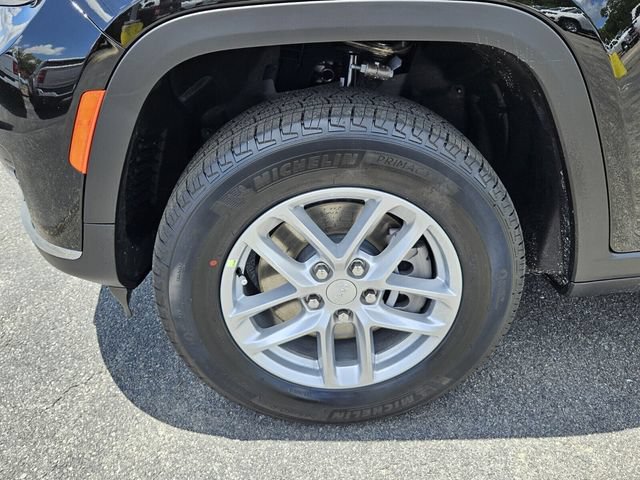 New 2025 Jeep Grand Cherokee L Laredo w/ Luxury Tech Group I RWD image 9