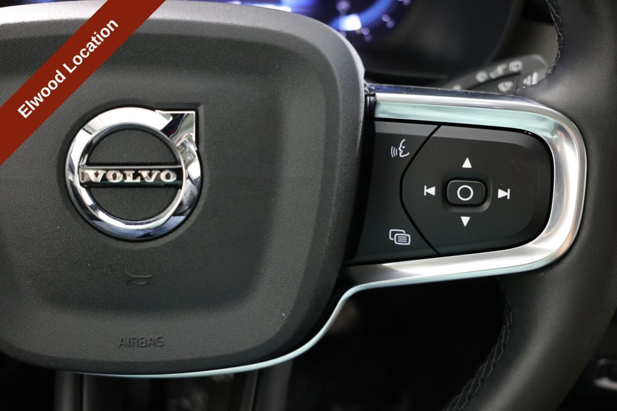 Used 2025 Volvo XC40 B5 Core AWD/4WD image 29