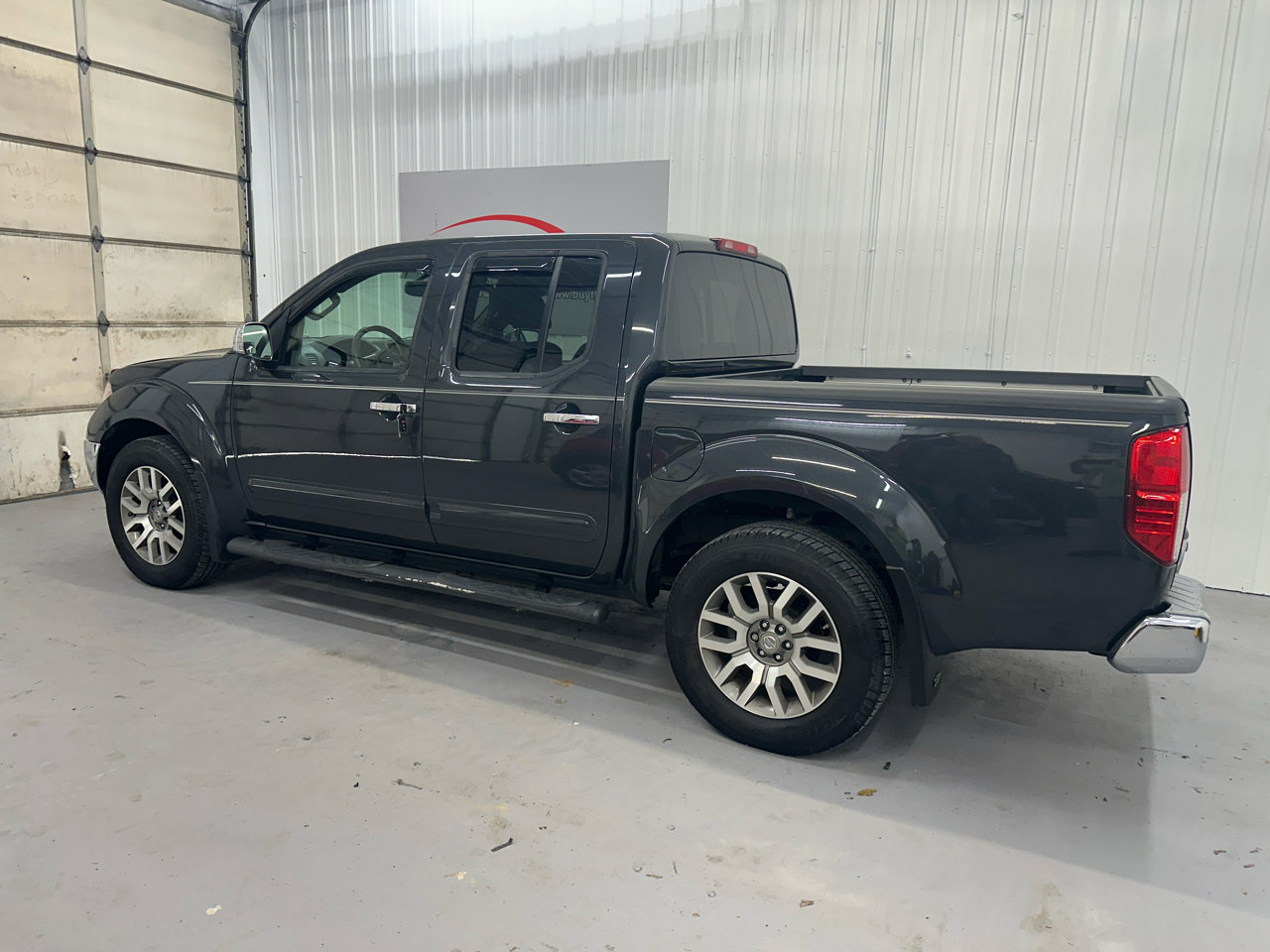 Used 2013 Nissan Frontier SL image 9