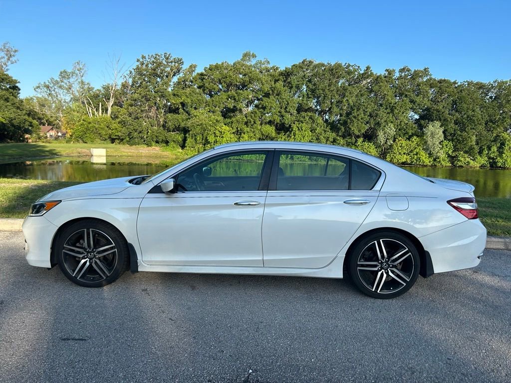 Used 2017 Honda Accord Sport image 3
