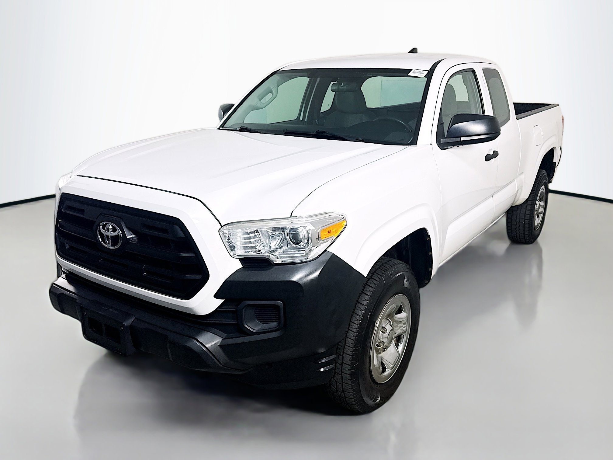 Used 2017 Toyota Tacoma SR image 4