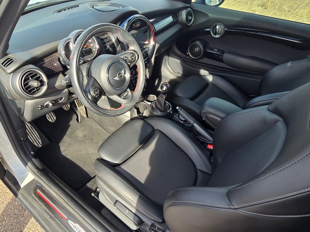 Used 2015 MINI Cooper S image 26