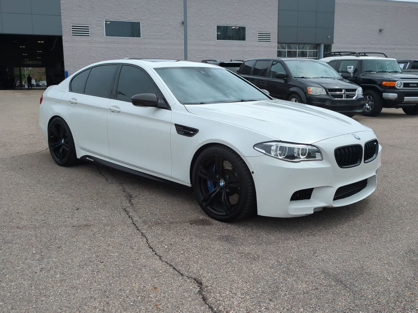 Used 2016 BMW M5 image 2