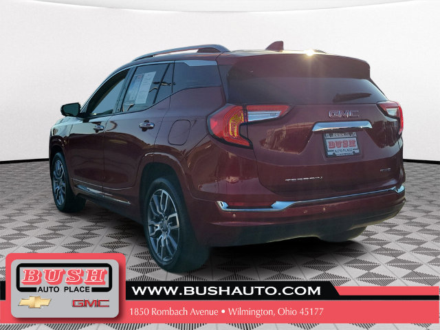 Used 2024 GMC Terrain Denali w/ Denali Premium Package AWD/4WD image 3