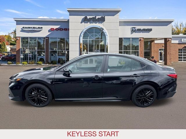 Used 2025 Toyota Camry SE FWD image 5
