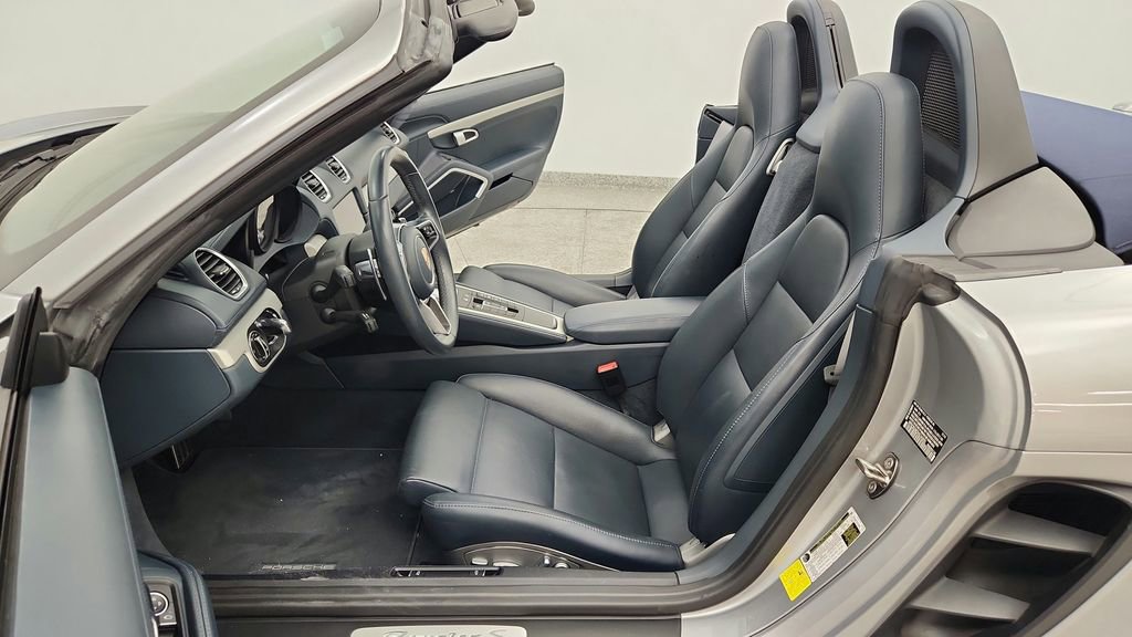Used 2017 Porsche 718 Boxster S RWD image 37