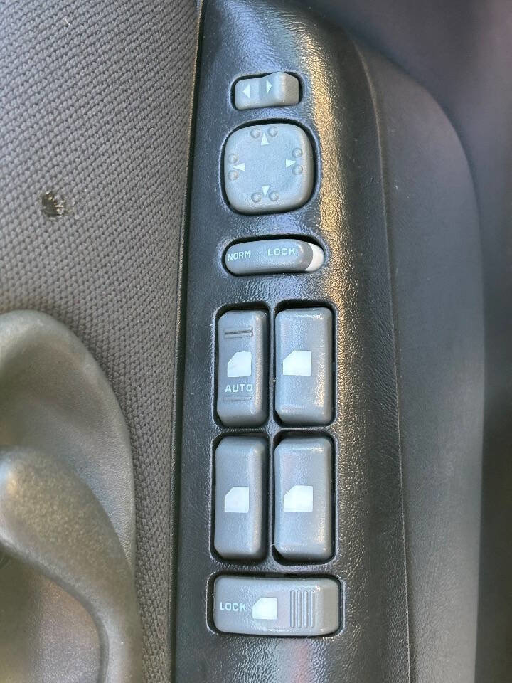 Used 2003 Chevrolet S10 Pickup LS image 14