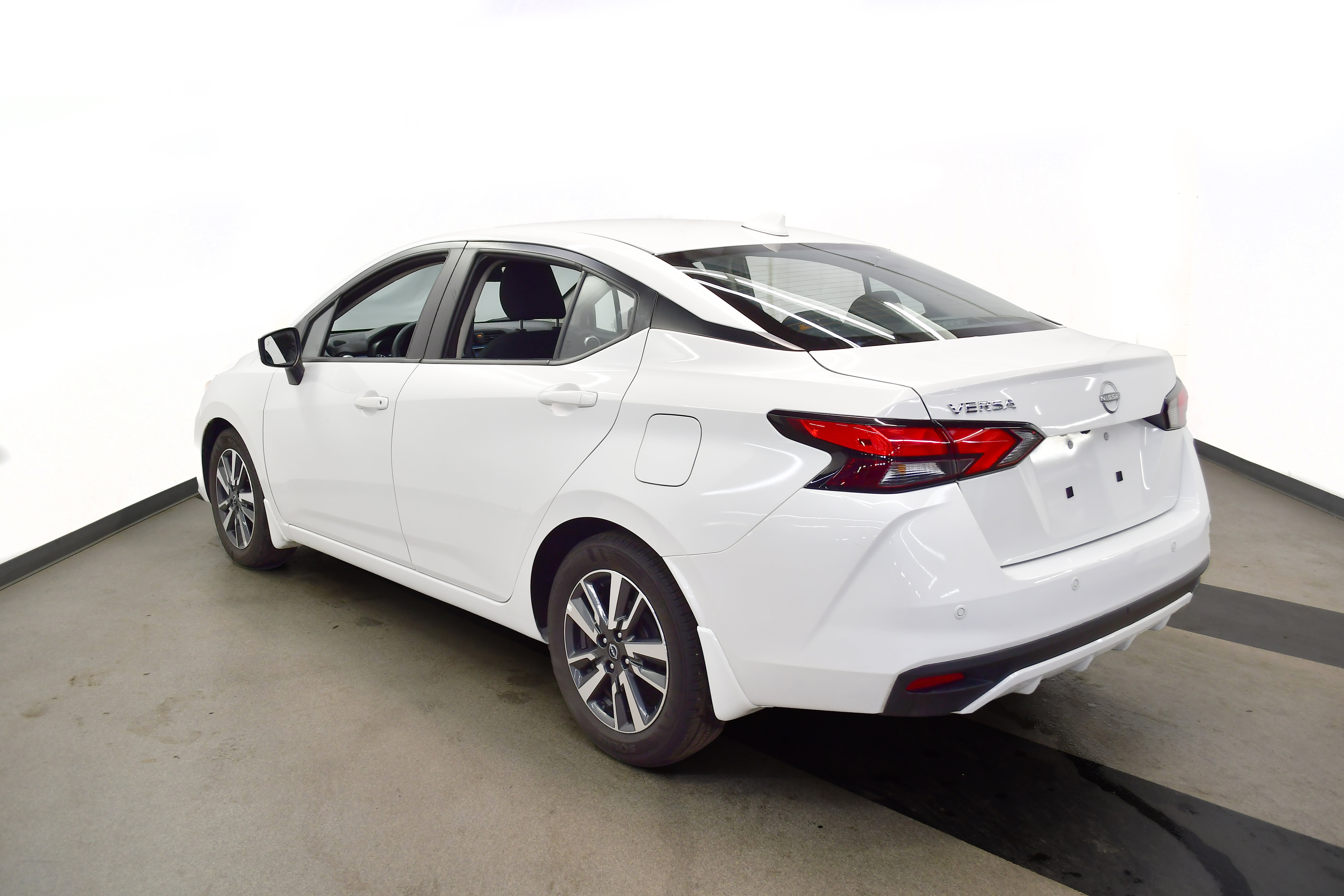 Used 2025 Nissan Versa SV w/ Trunk Package FWD image 5