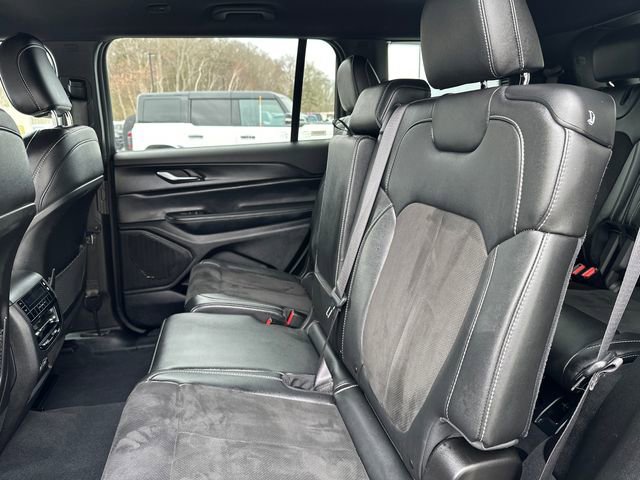 Used 2024 Jeep Grand Cherokee L Laredo image 17