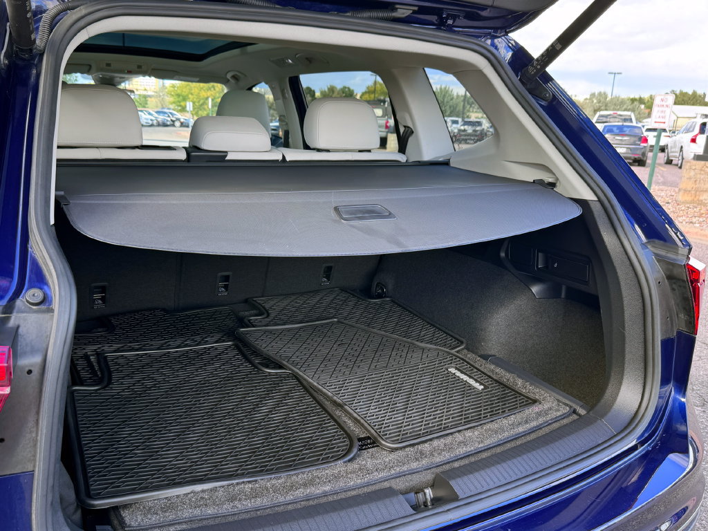 Used 2022 Volkswagen Tiguan SE w/ Panoramic Sunroof Package AWD/4WD image 12