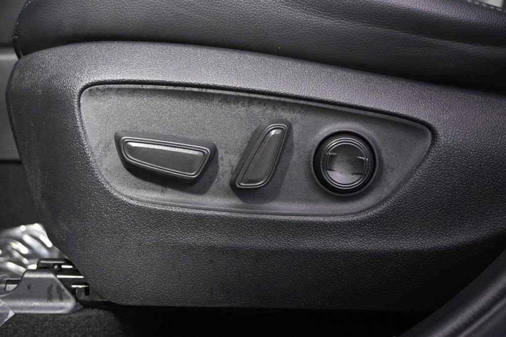 Used 2023 Toyota Highlander Platinum image 14