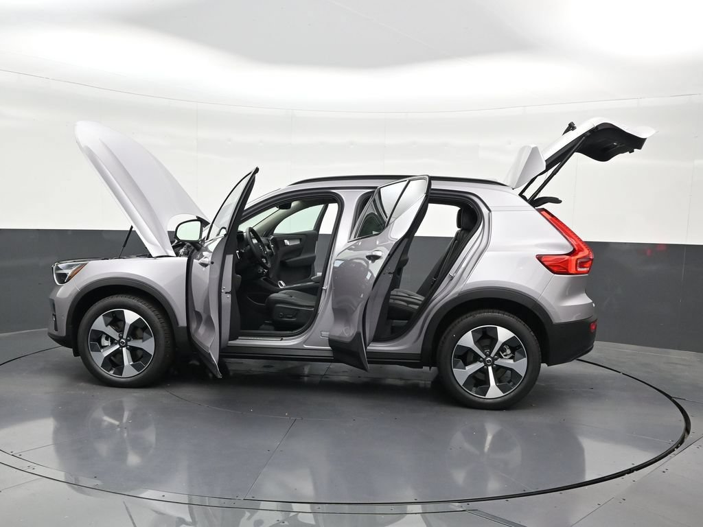 New 2026 Volvo XC40 B5 Plus w/ Protection Package Premier AWD/4WD image 31