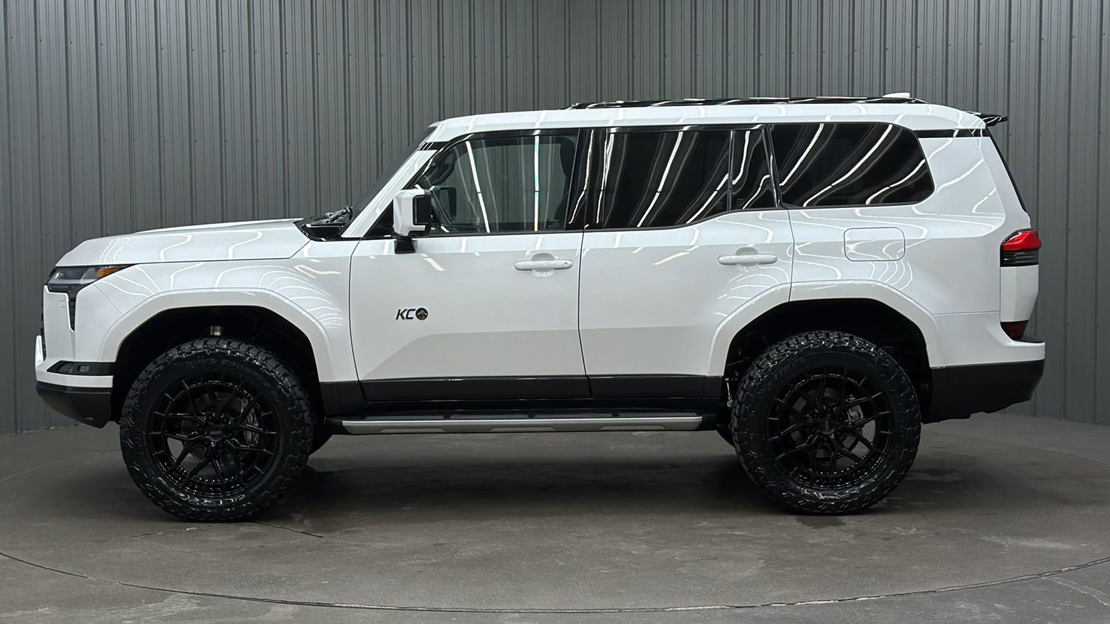 Used 2025 Lexus GX 550 w/ Accessory Package (Z1) image 2