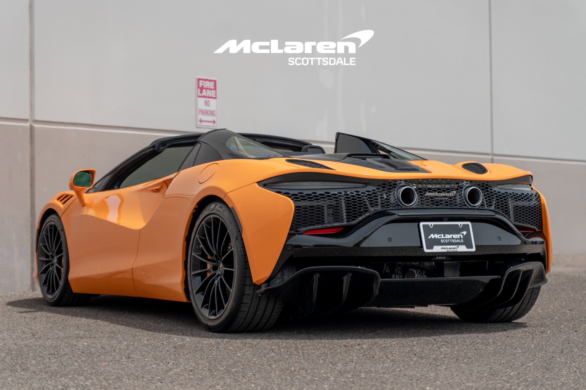 Used 2026 McLaren Artura Spider RWD image 5