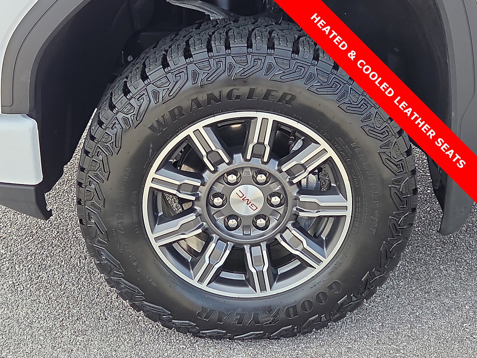 Used 2025 GMC Sierra 1500 AT4 image 7