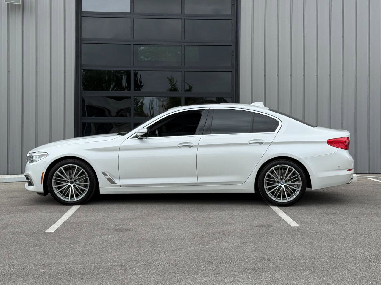 Used 2017 BMW 540i xDrive w/ Sport Package AWD/4WD image 7