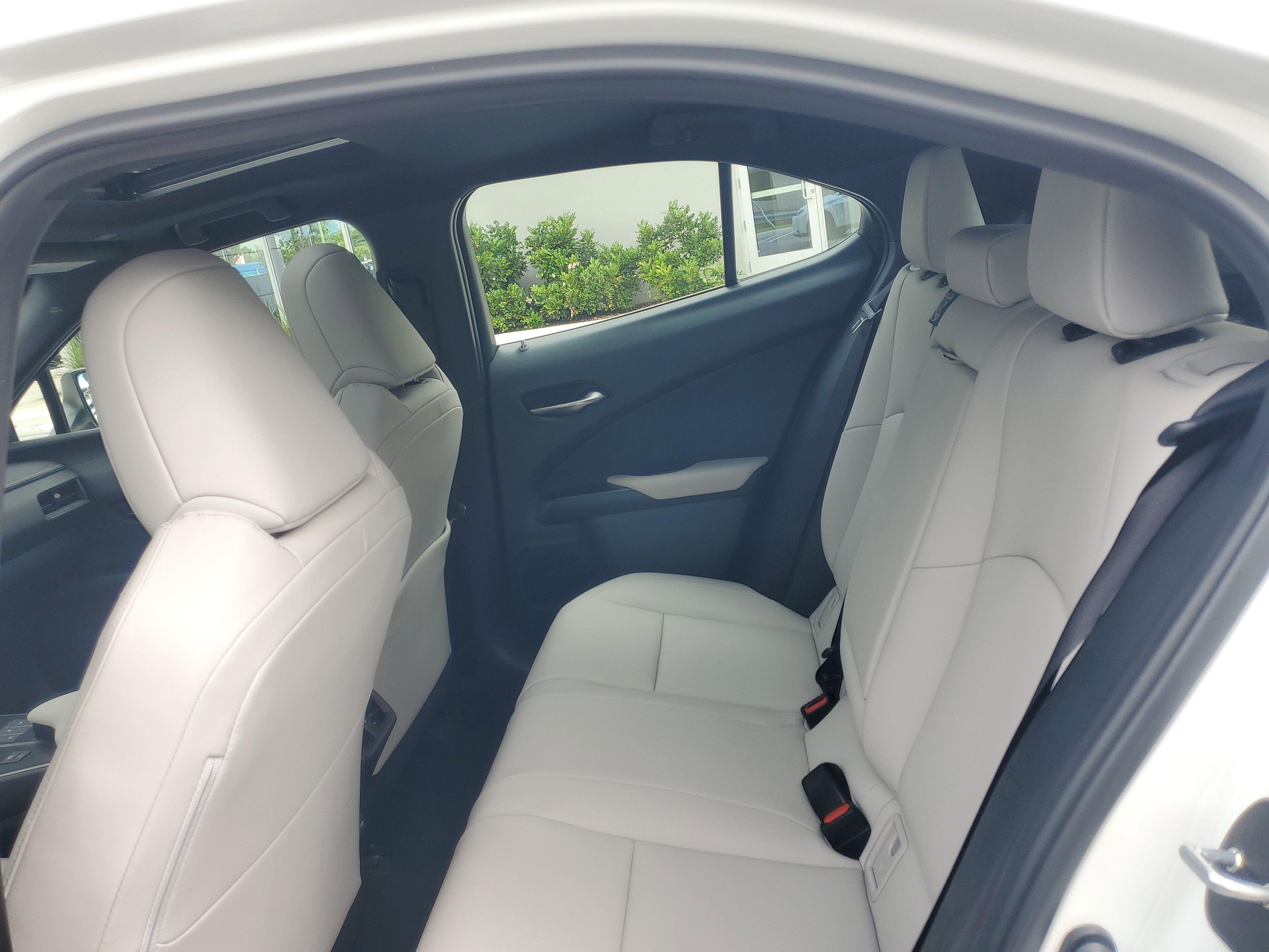 Used 2025 Lexus UX 300h FWD w/ Accessory Package (Z1) image 11