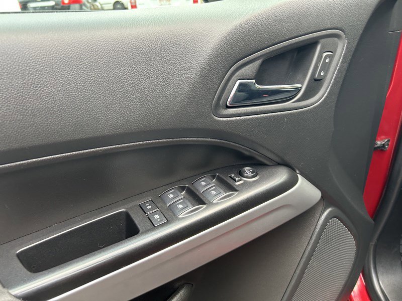 Used 2022 Chevrolet Colorado LT w/ Safety Package image 21