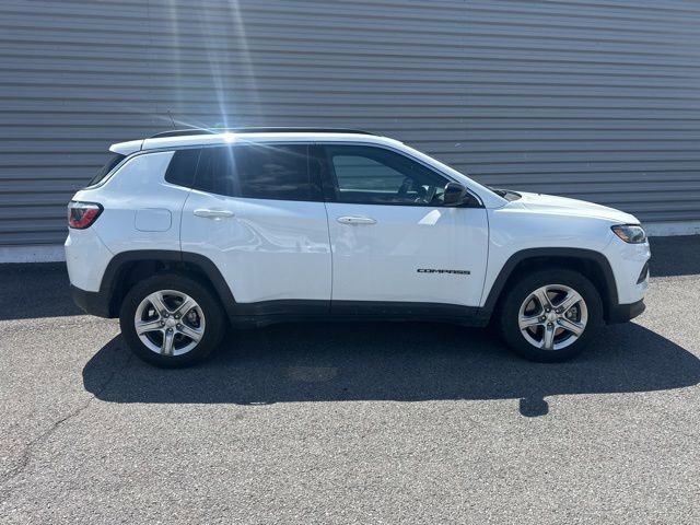 Used 2024 Jeep Compass Latitude AWD/4WD image 4