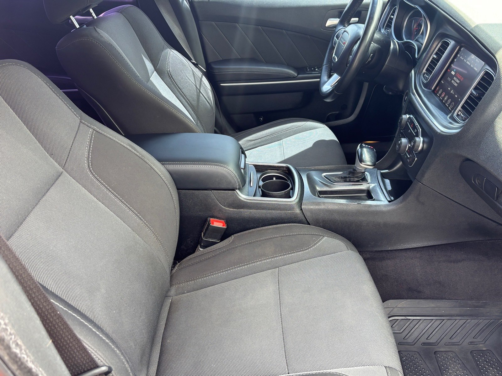 Used 2017 Dodge Charger SXT RWD image 29