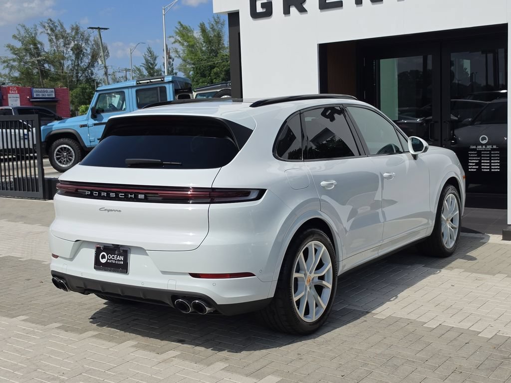 Used 2024 Porsche Cayenne AWD/4WD image 4