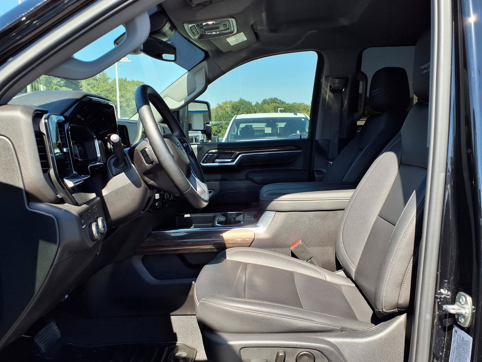 Used 2025 Chevrolet Silverado 2500 LT w/ Trail Boss Package AWD/4WD image 17