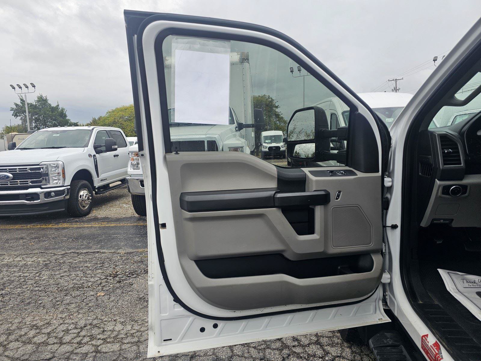 Used 2019 Ford F550 4x4 Regular Cab Super Duty image 17