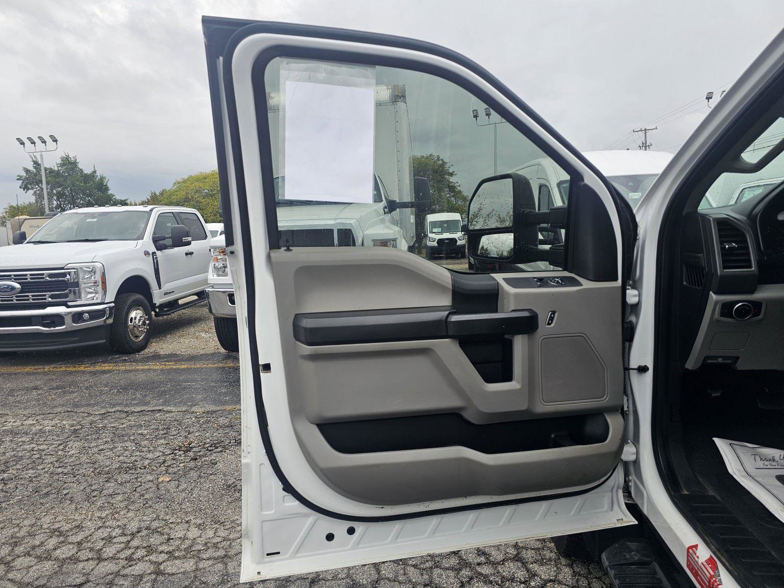 Used 2019 Ford F550 4x4 Regular Cab Super Duty image 17