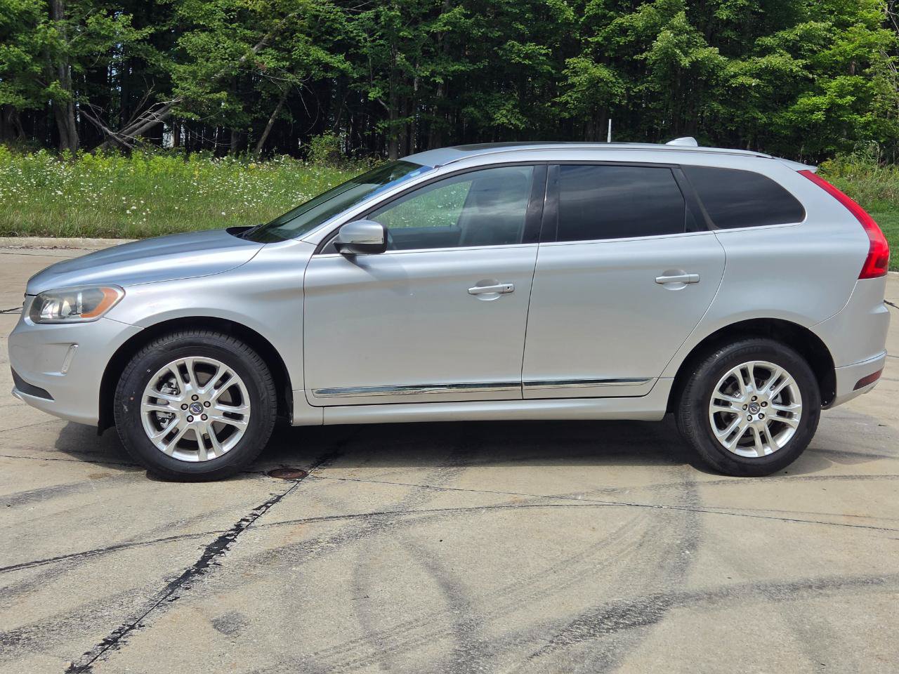 Used 2015 Volvo XC60 T5 AWD/4WD image 2