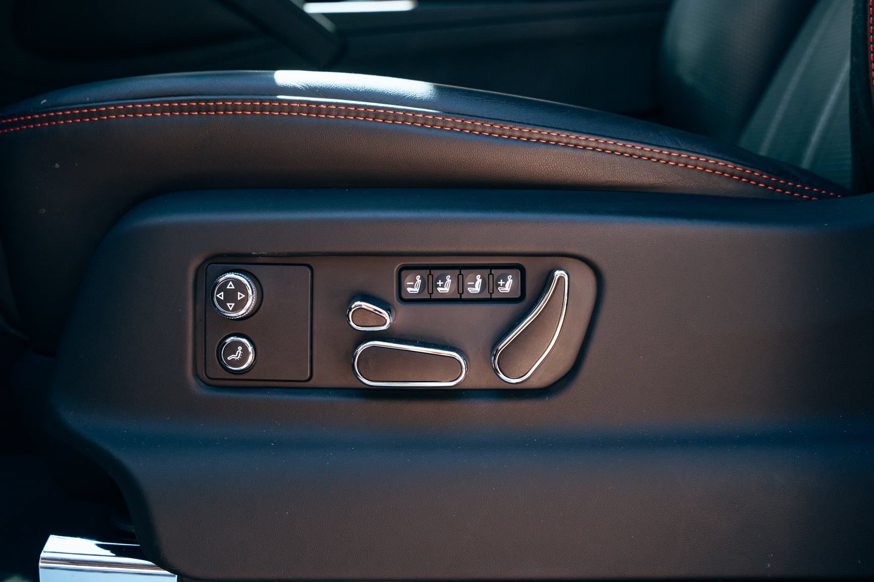 Used 2024 Bentley Bentayga Extended Wheelbase AWD/4WD image 25