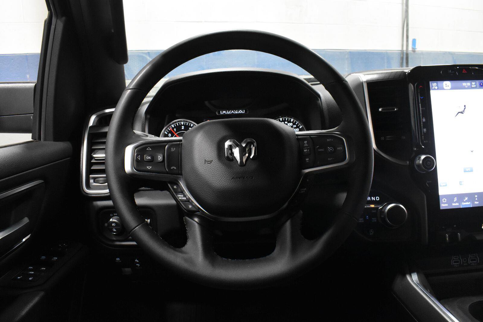 Used 2025 RAM 1500 Big Horn AWD/4WD image 6