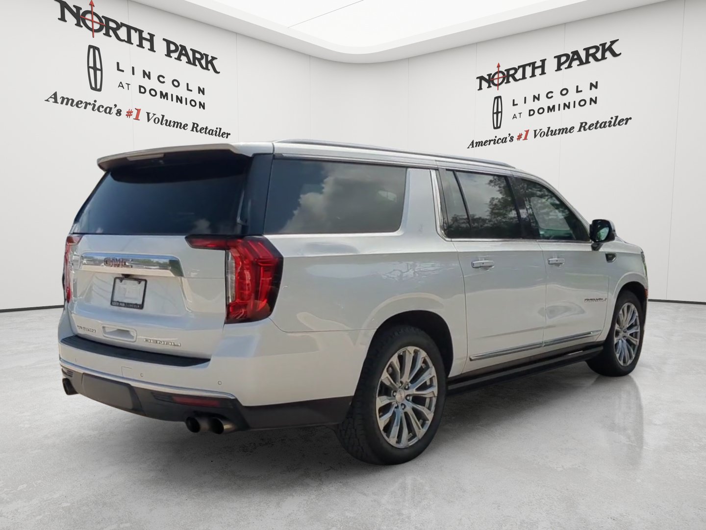 Used 2022 GMC Yukon XL Denali w/ Max Trailering Package AWD/4WD image 5