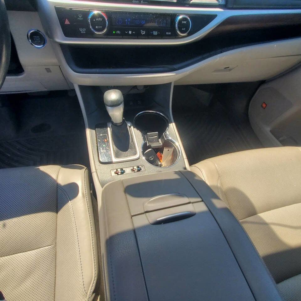 Used 2015 Toyota Highlander Limited AWD/4WD image 18