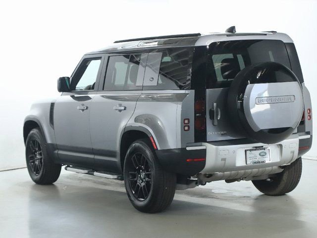 Used 2023 Land Rover Defender 110 SE image 5