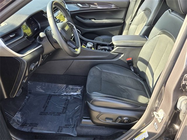 Used 2022 Jeep Grand Cherokee L Laredo image 11