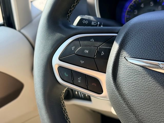 Used 2022 Chrysler Voyager LX FWD image 10