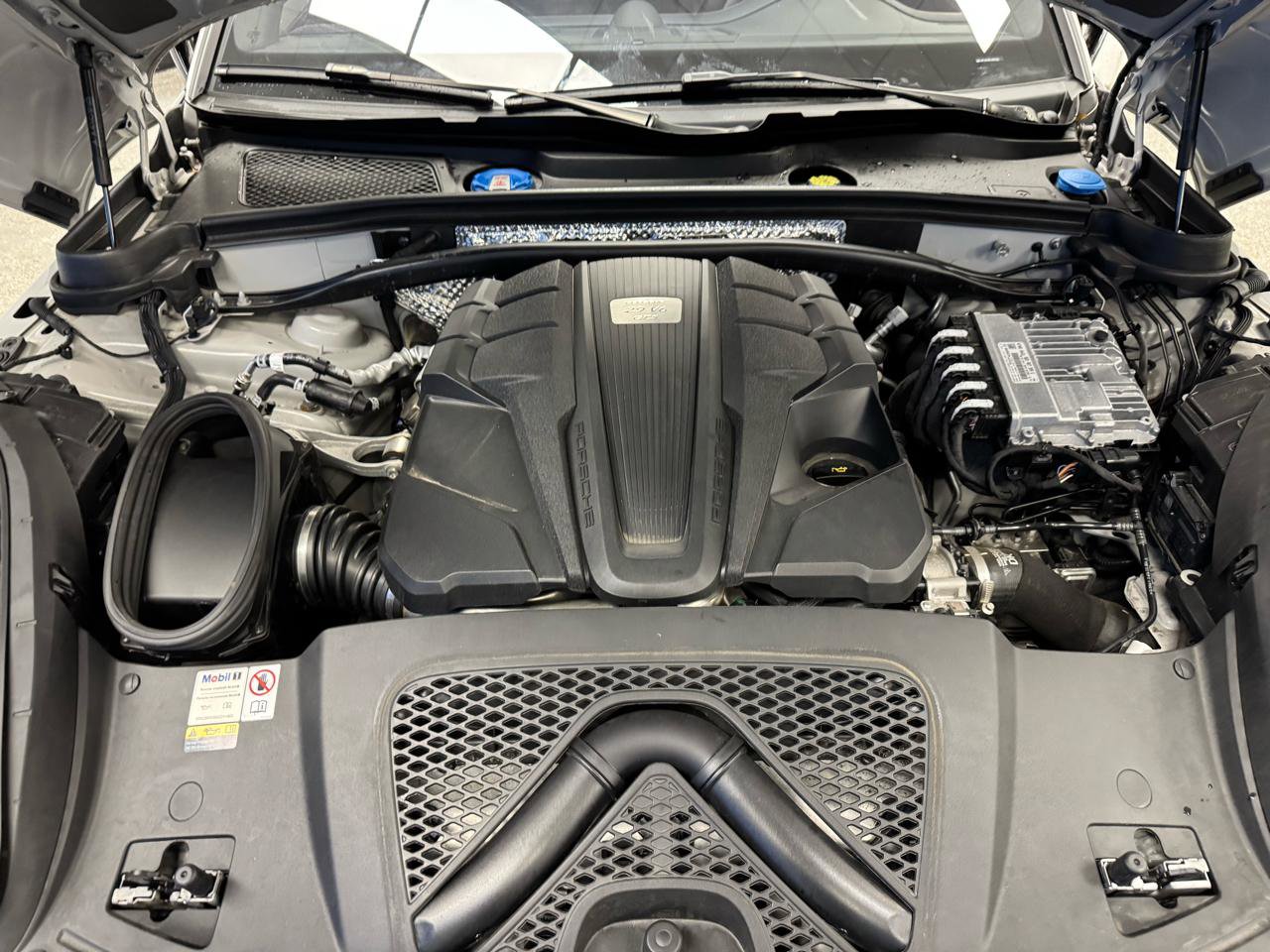 Used 2023 Porsche Macan GTS w/ GTS Sport Package image 25