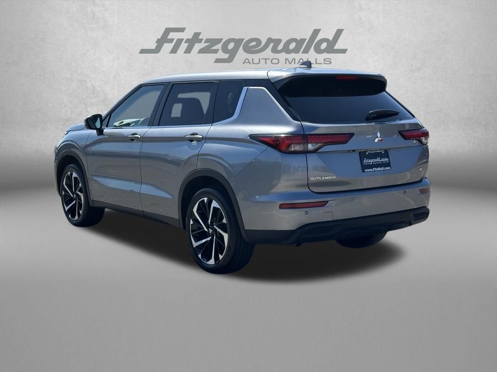 Used 2024 Mitsubishi Outlander SE AWD/4WD image 2